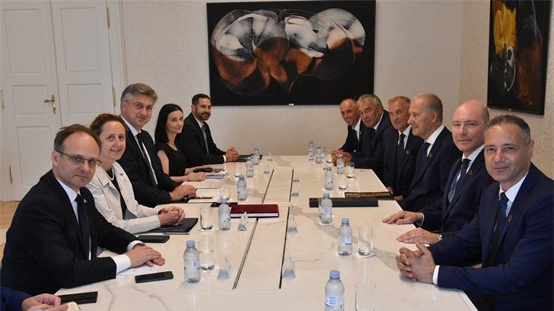 Plenković s predstavnicima Viteškoga alkarskog društva Sinj